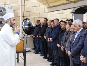 Kocaeli’de selde ölen eski muhtar Mustafa Kedikli (65) son yolculuğuna uğurlandı