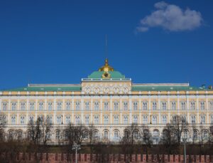 Kremlin, ABD ve Ukrayna ile kasım ortasında üçlü görüşmelere hazır olduğunu açıkladı
