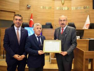 KTO Başkanı Gülsoy ve ekibi mazbatalarını Kocasinan 1. İlçe Seçim Kurulu’ndan aldı