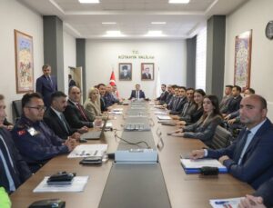 Kütahya Valiliğinde İyilik Var platformunun İyilik Kapısı uygulaması anlatıldı