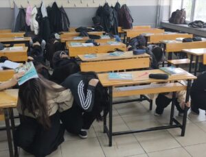 Kütahya’da deprem tatbikatında okulda mahsur kalan yaralılar kurtarıldı