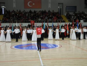 Lüleburgaz’da Cumhuriyet’in 103. yıl dönümü Kapalı Spor Salonu’nda kutlandı