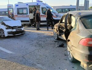 Malatya’nın Akçadağ ilçesinde iki otomobil çarpıştı, kazada 6 kişi yaralandı.