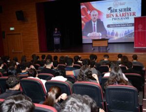 MEB Teftiş Kurulu Başkanı Fethi Fahri Kaya, Eskişehir’de lise öğrencileriyle buluştu