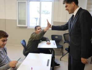 Mersin İl Milli Eğitim Müdürü Özdemirci, Tarsus’taki özel eğitim okulunu ziyaret etti