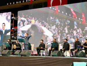 Mersin İl Müftülüğü’nün Naat Güldestesi’nde 63 naatın yer aldığı antoloji tanıtıldı