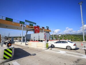 Mersin’de Çeşmeli-Taşucu Otoyolu’nun yapımı tamamlanan Kızkalesi kesimi trafiğe açıldı