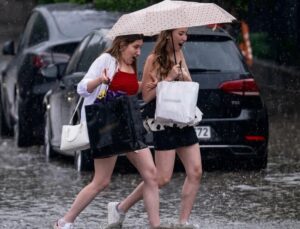 Meteoroloji’den 3 ile turuncu, İstanbul dahil 15 ile sarı kodlu uyarı! Fırtına ve sağanak geliyor