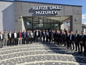 MHP’li Yılık, 72 kapasiteli Kurşunlu Hafize Ünal Huzurevi’nde sakinlerle sohbet etti