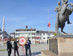 Muş Bulanık’ta 19 Ekim Muhtarlar Günü töreni çelenk sunumuyla başladı