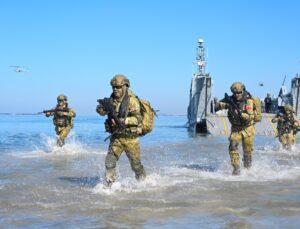 NATO’nun Neptune Strike 2026 tatbikatı kapsamında TCG Anadolu’da basın günü yapıldı