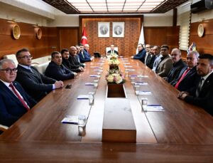 Nevşehir’de muhtarlar, Muhtarlar Günü’nde Vali Kök’e ziyaret gerçekleştirdi