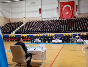 Niğde Valisi Akmeşe, POMEM’de 807 polis adayına Kamu Yönetimi’ni anlattı