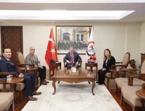 OMÜ yönetimi, Samsun Valisi Tavlı’yı ziyaret edip iş birliği projelerini görüştü