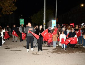 Osmaneli’de Cumhuriyet’in 103. yılı için yürüyüş ve fener alayı yapıldı