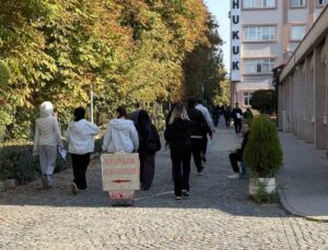 ÖSYM’nin düzenlediği KPSS Ortaöğretim sınavı 2 milyon 985 bin 438 adayla başladı