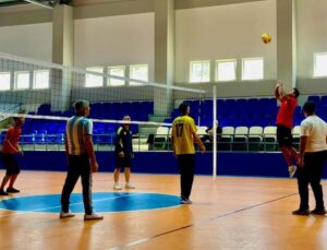Pazaryeri’nde kurum personeli Amatör Spor Haftası’nda voleybolda buluştu