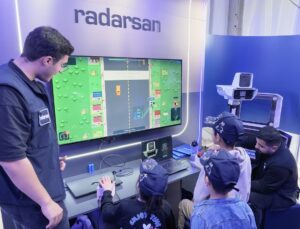 Radarsan standı, TEKNOFEST Güneydoğu’da çocuklara trafik kurallarını oyunla öğretiyor