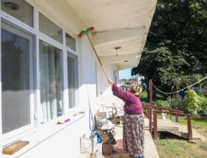 Sakarya Kocaali’de kahverengi kokarcaya karşı 5 mahallede toplu ilaçlama yapıldı