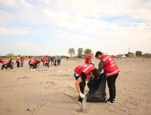 Samsun Vakıflar Bölge Müdürlüğü nehir temizliyor, piknik alanı düzenliyor