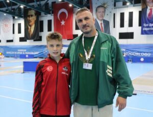 Samsunlu Cihangir Pehlivan, U12 kılıçta Türkiye şampiyonluğu elde etti