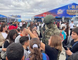Şanlıurfa’daki TEKNOFEST Güneydoğu’da insansı robot Canikman çocukların ilgi odağı oldu