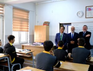 SCÜ Rektörü Şengönül, Sivas’ta mezun olduğu İmam Hatip Lisesine döndü