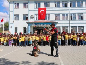Siirt Baykan’da jandarma, 600 öğrenciye trafik ve siber güvenlik eğitimi verdi