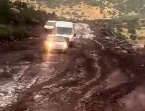 Siirt Pervari’de etkili yağış ulaşımı aksattı, çamur bazı araçları yolda bıraktı