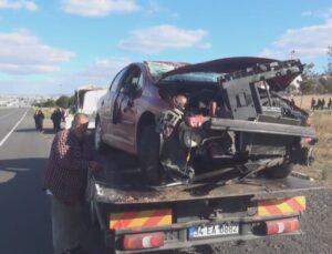Silivri’de sürücünün manevrasıyla takla atan otomobilde 1’i çocuk 3 kişi yaralandı