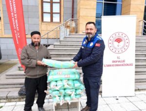 Sinop Durağan’da balıkçılara Tarım İl Müdürlüğü’nden ağ ve donam malzemesi verildi