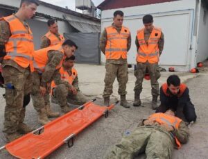 Şırnak’ta AFAD, Çakırsöğüt’te enkaz arama kurtarma eğitimlerini sürdürüyor
