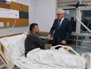 Sivas Valisi, Turhal’da karbonmonoksitten zehirlenen işçileri hastanede ziyaret etti