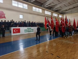 Solhan’da 29 Ekim Cumhuriyet Bayramı, çelenk ve öğrenci gösterileriyle kutlandı