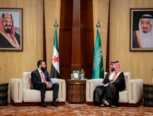 Suriye Cumhurbaşkanı Şara, Riyad’da bin Selman ile görüştü, Bakan Şeybani de katıldı