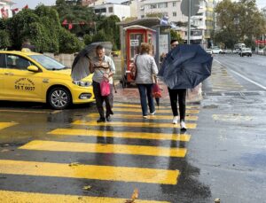 Tekirdağ’da aniden bastıran sağanak hayatı olumsuz etkiledi, sıcaklık 18 derece