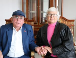 Tekirdağ’da huzurevinin bahçesinde başlayan aşk nikahla taçlandı! 85 yaşındaki Nermin ile 77 yaşındaki Yüksel evlendi