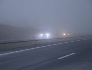 Tekirdağ’da sis görüş mesafesini yer yer 50 metrenin altına düşürdü
