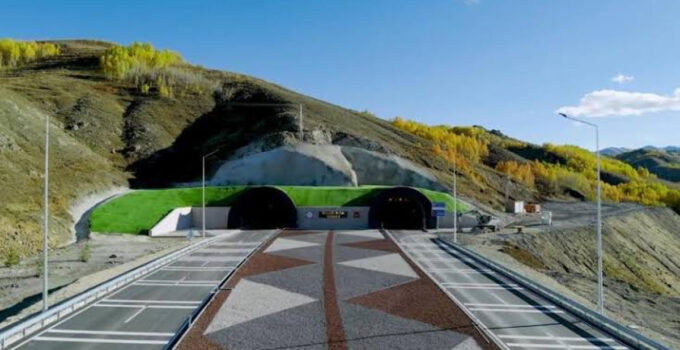 Ulaştırma ve Altyapı Bakanı Abdulkadir Uraloğlu: “Yolumuzu yaklaşık 4,5 kilometre kısaltarak 20 dakikadan sadece 5 dakikaya indirdik”