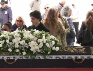 Ünlü şarkıcı Alpay Nazikioğlu, 91 yaşında Ankara’da toprağa verildi