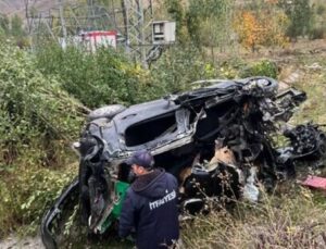Van’da feci kaza! Otomobil hurdaya döndü: 1 ölü