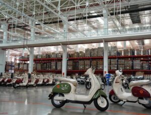 Vietnam’da Çin menşeli elektrikli motosikletler büyük kentlerde giderek yaygınlaşıyor