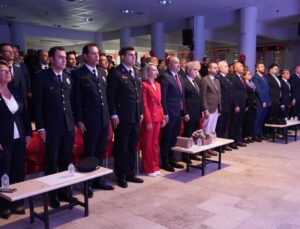 Yalova Çınarcık’ta Cumhuriyet’in 103. yıl dönümü tören ve kortejle kutlandı