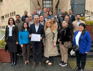 Yeni Parti Bursa İl Başkanı Yeşiltaş, mazbatasını alarak göreve başladı