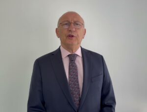 YENİ Partili Çakırözer, RTÜK’ün Sözcü TV ve KOZA TV cezalarına akıl tutulması dedi