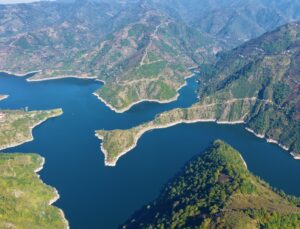 Yeşilırmak, Samsun, Ordu ve Tokat’ı ayıran sınırda güzel görüntüler oluşturdu