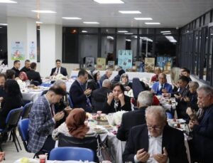 Zonguldak’ta Vali Hacıbektaşoğlu, huzurevi sakinleriyle aynı sofrada buluştu